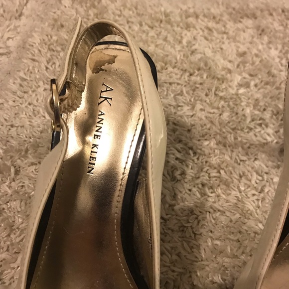 Ann Klein Black and White pep toe heels. Size: 7 - Picture 2 of 5